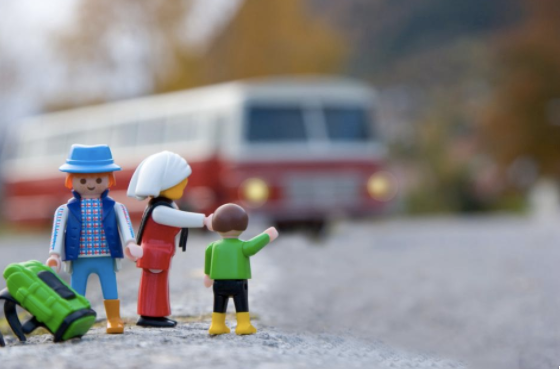 Cursor_と_Free_image_of_toy__family__parents_-_StockSnap_io