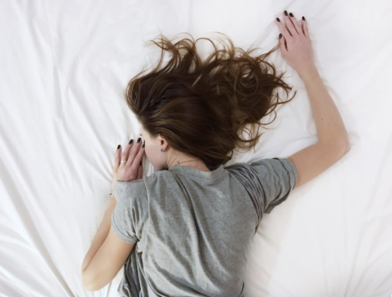 Cursor_と_Free_image_of_white__sheet__bed_-_StockSnap_io