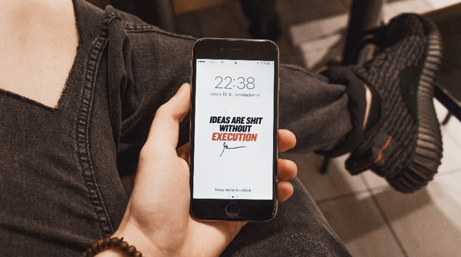 Free_image_of_adidas__execution__gary_vaynerchuk_-_StockSnap_io_🔊