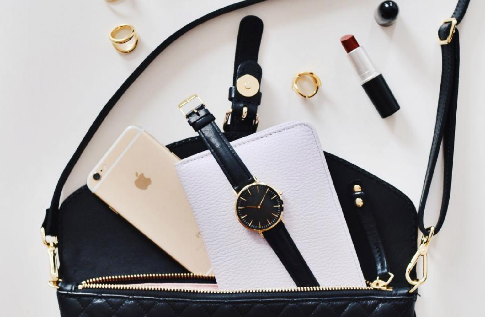 Free_image_of_bag__watch__mobile_-_StockSnap_io_🔊