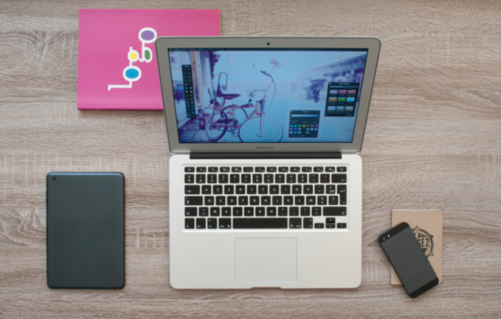 Free_image_of_macbook__ipad__iphone_-_StockSnap_io