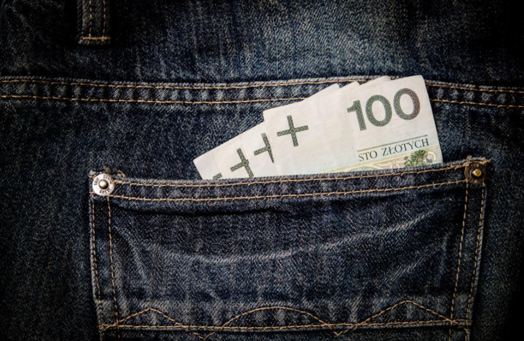 Free_image_of_money__bills__notes_-_StockSnap_io